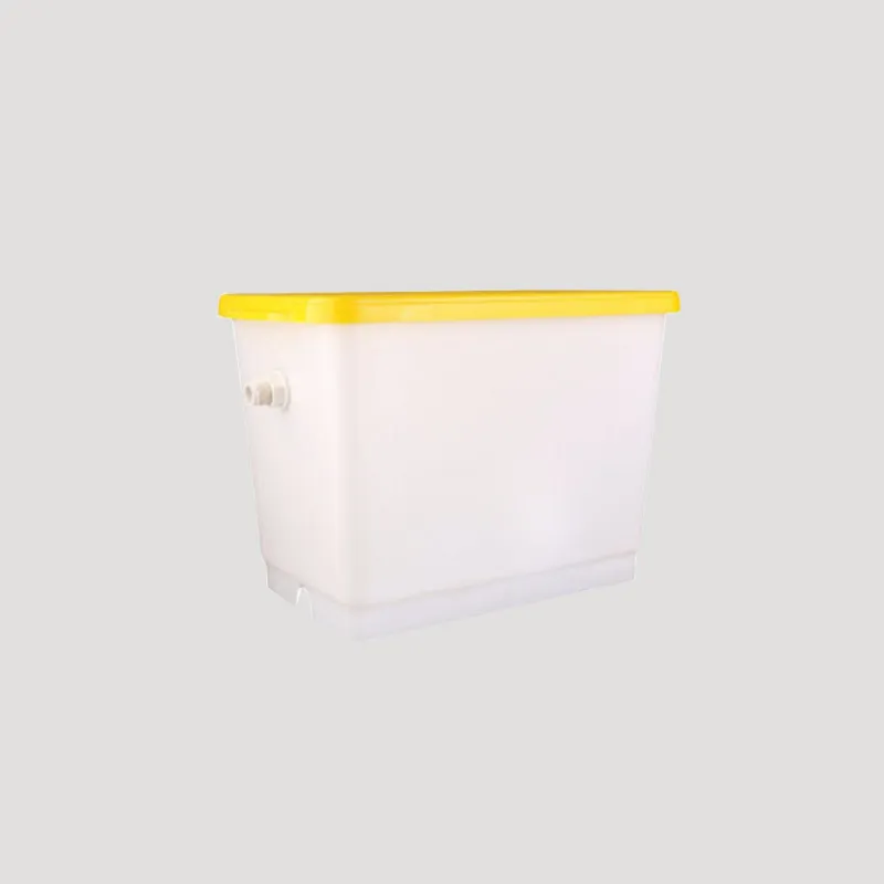 A new type of automatic plastic water tank for poultry farming, equipped with a float valve to regulate pressure, suitable for the drinking water system of chickens
