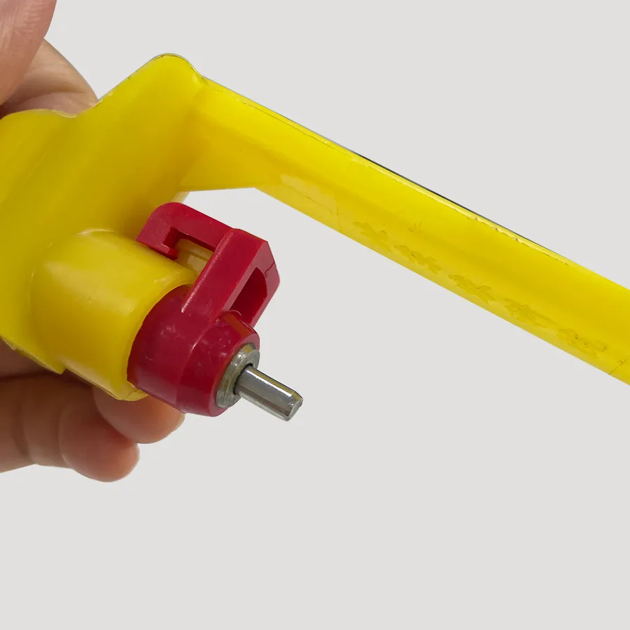 High quality chicken nipple water dispenser with water cup