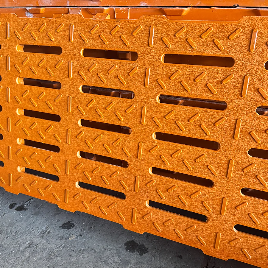 SMC plastic new material sow leakage board, used in the mother pig pen of the delivery bed.