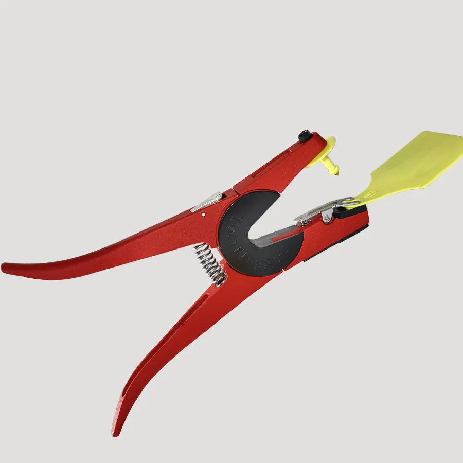 Choosing the Right Ear Tag Applicator for Livestock Farms
