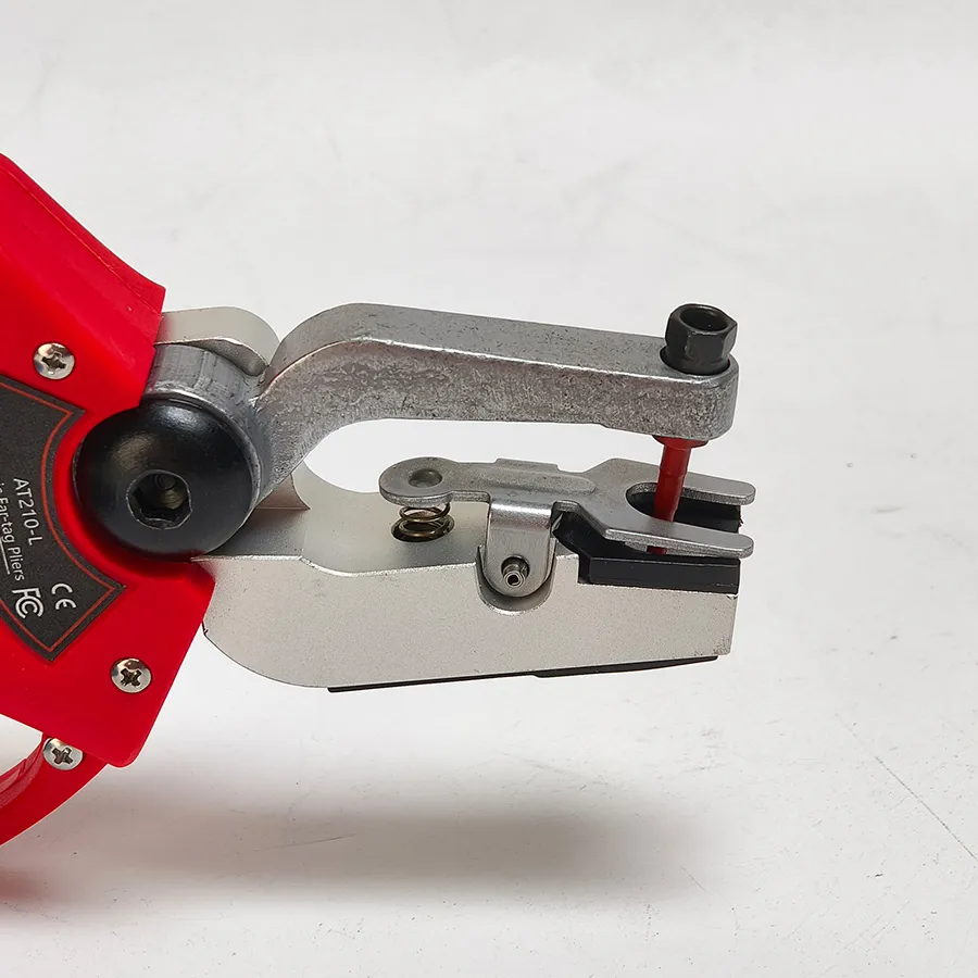 Automatic electric livestock ear tag applicator, suitable for animal tracking of cattle, sheep, and goats